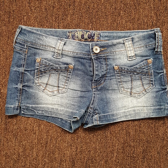 Truce Distressed Jeans Shorts Size 7 B-2 - Picture 4 of 6